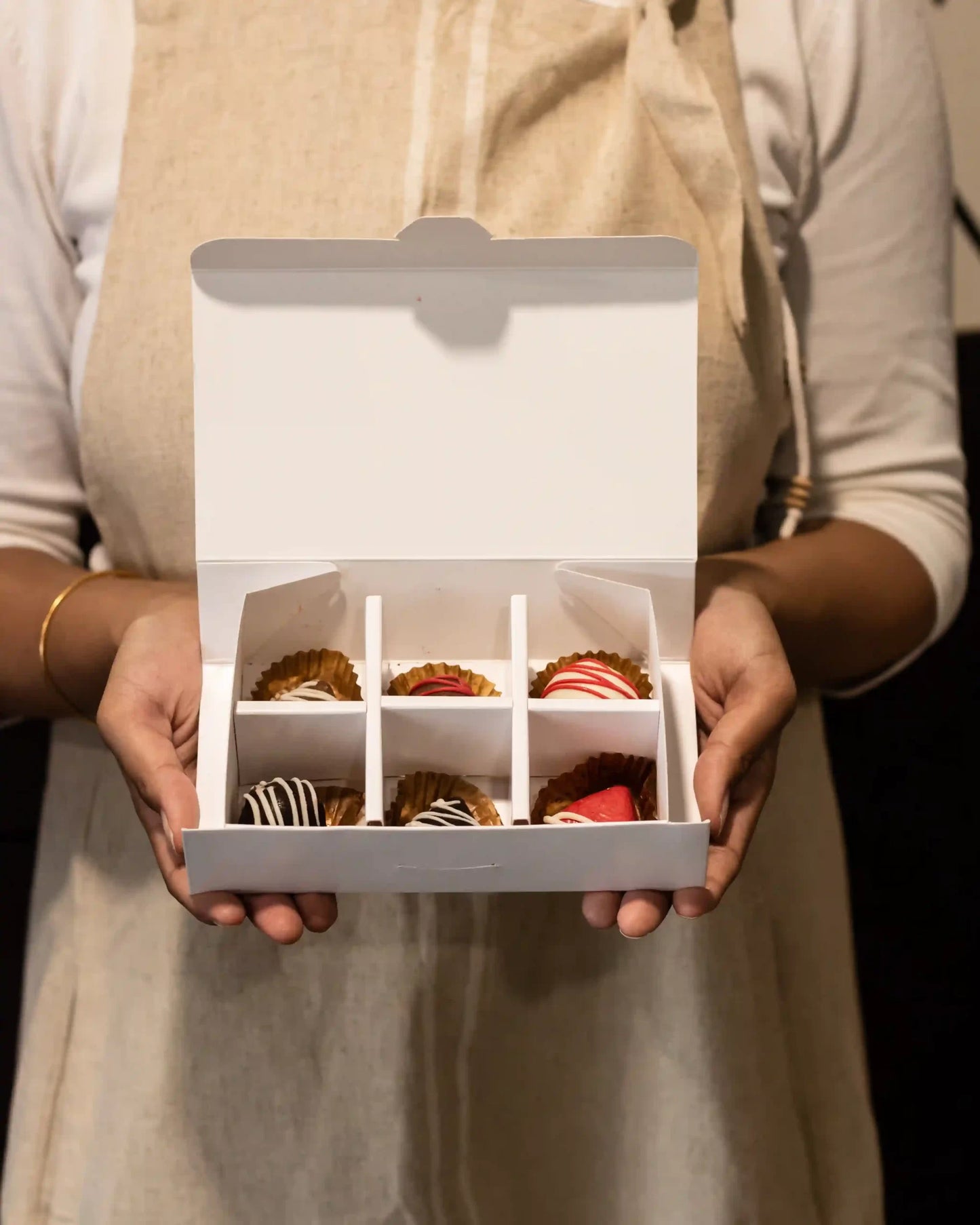 Arched Chocolate Box For 6 - Ivory